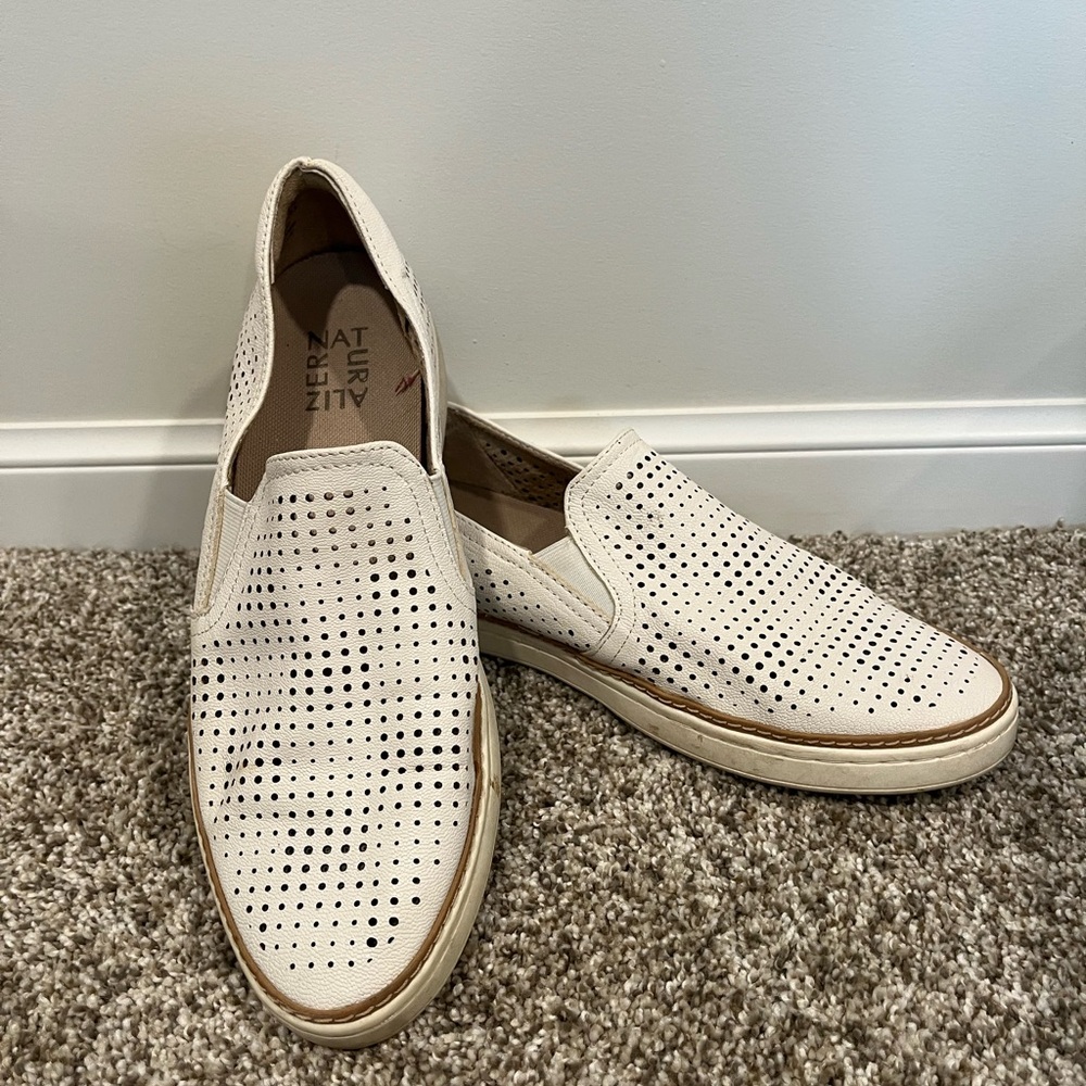 Naturalizer Women's Perforated Cream Loafers